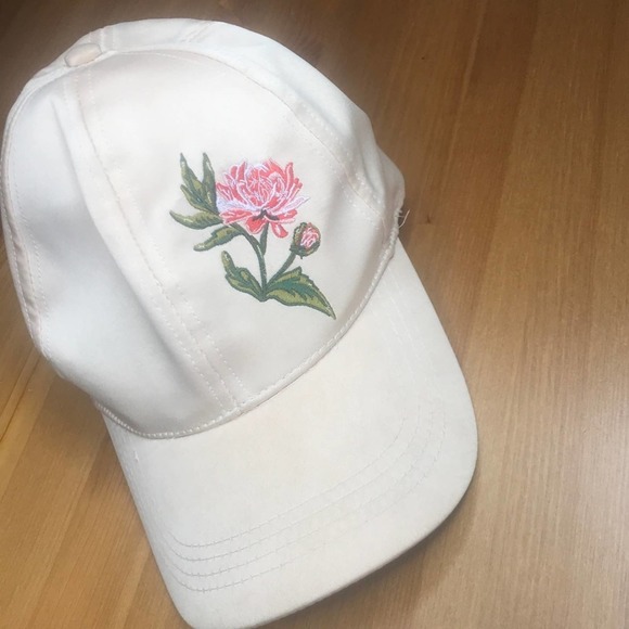 DAVID and YOUNG metallic rose gold hat - Picture 2 of 5